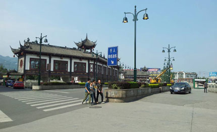 四川成都都江堰道路灯——“古钟”灯