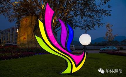 四川峨眉灯光秀“凤凰明珠”